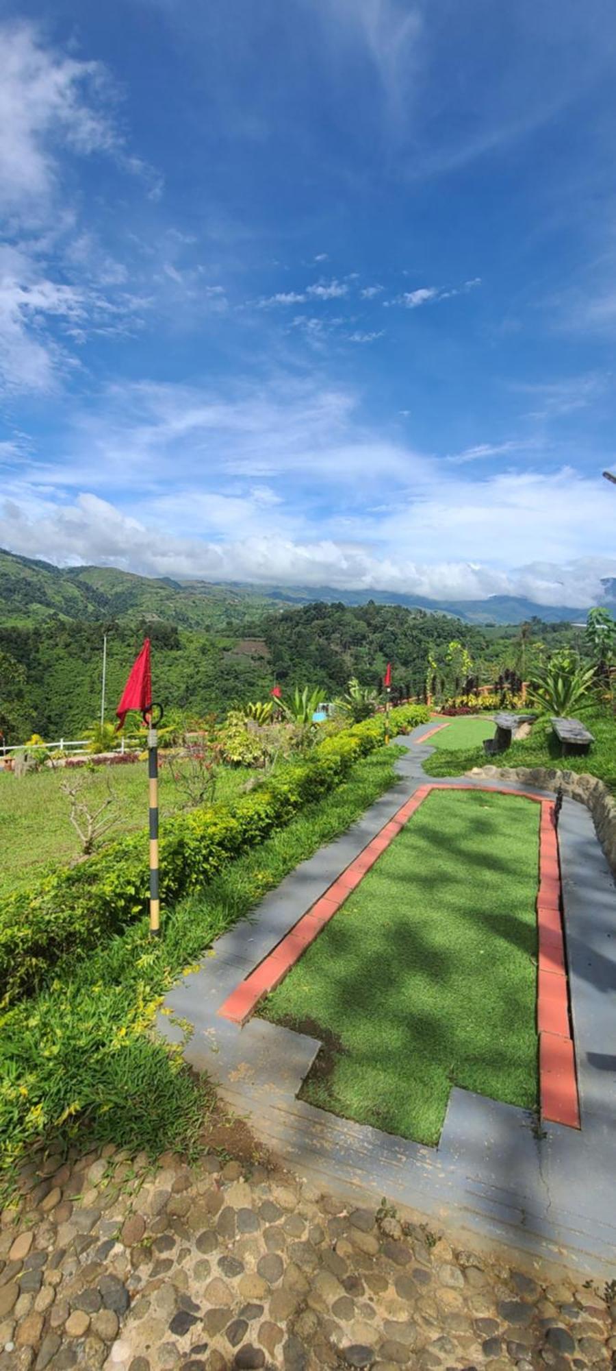 Serene Mountain Escape Digos Exterior foto