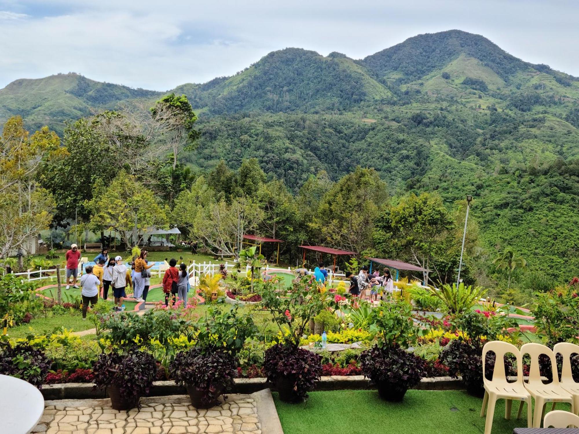 Serene Mountain Escape Digos Exterior foto